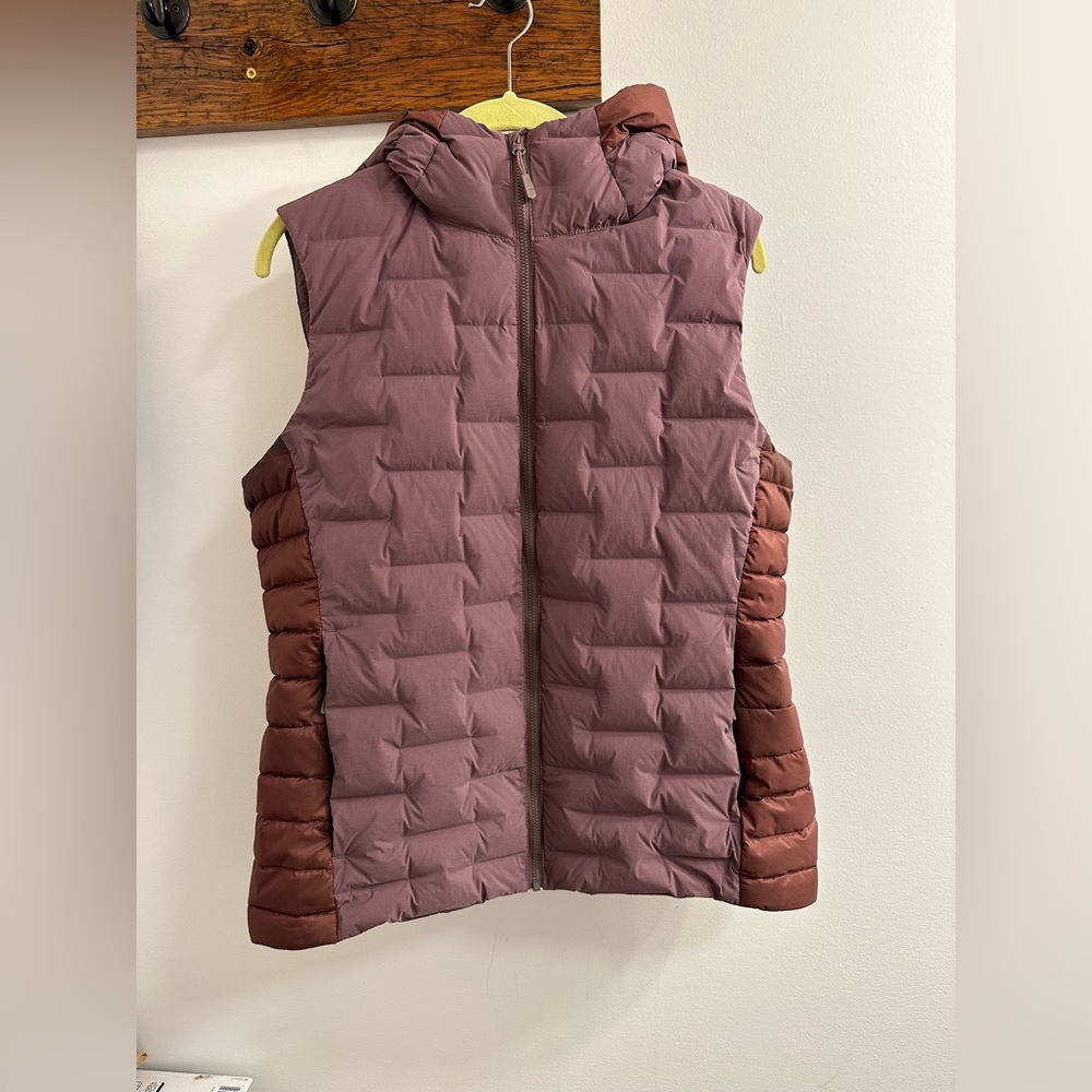 Mountain Hardwear Women’s Stretch Down Hooded Vest